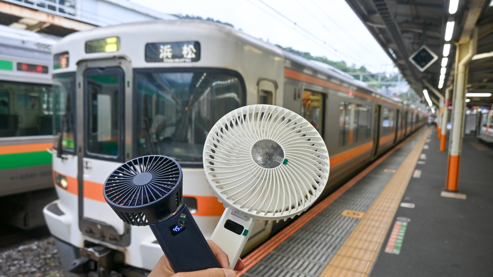 左がドンキ「爆風ターボファン」