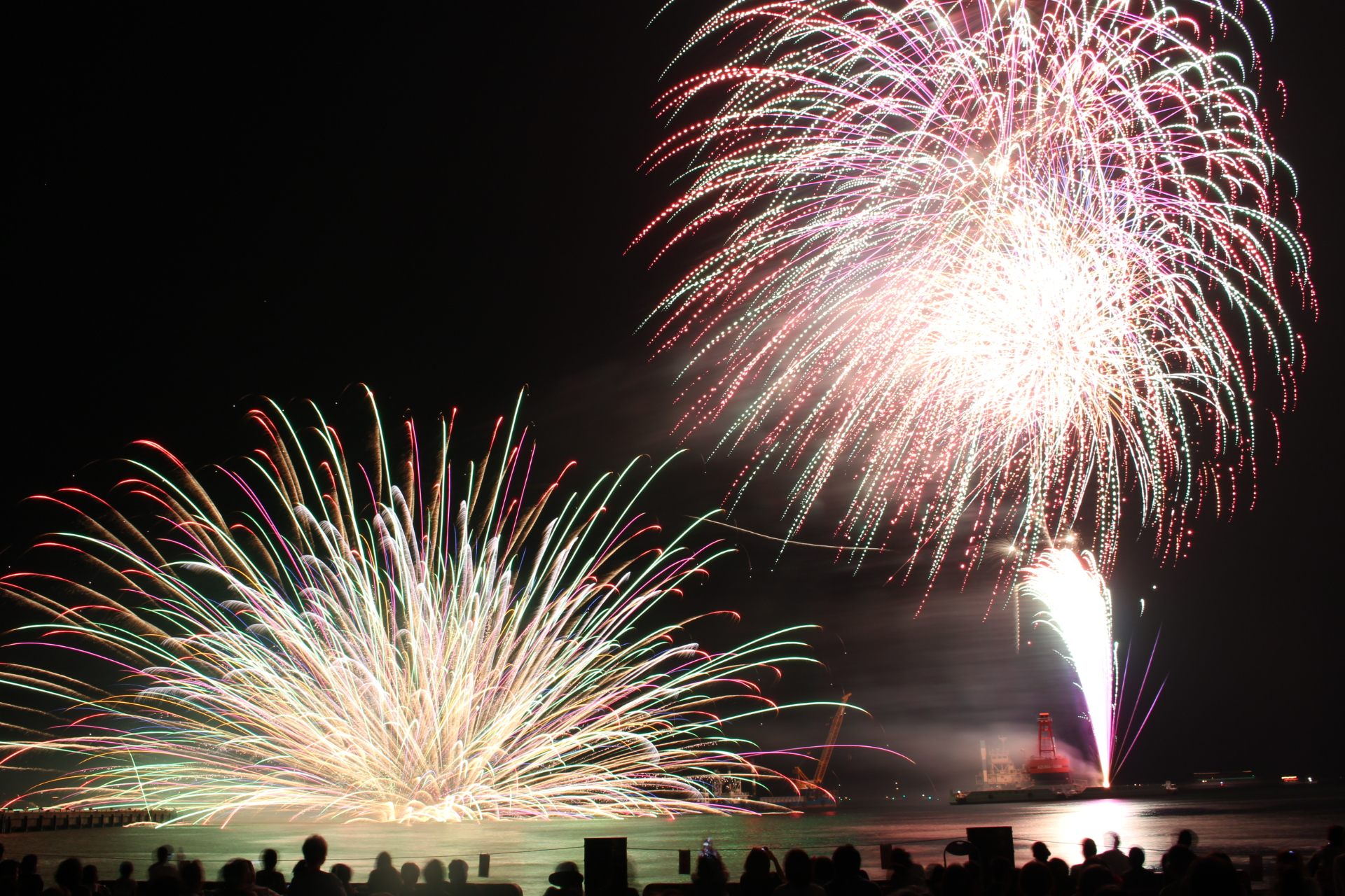 「第74回 和歌山港まつり花火大会」は7月25日開催。今年はドローン競演も見どころ