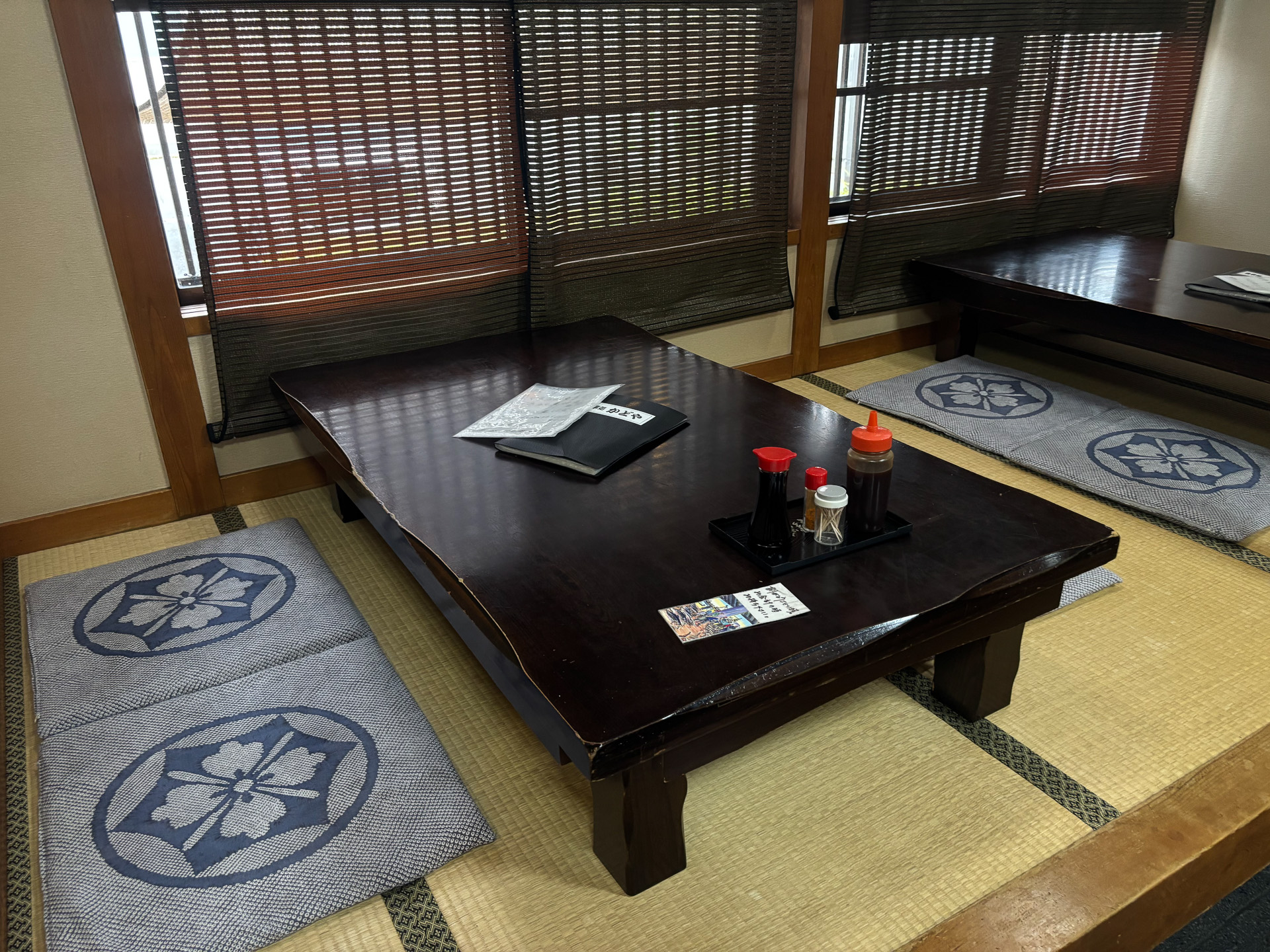 お座敷もあり、テーブル席も