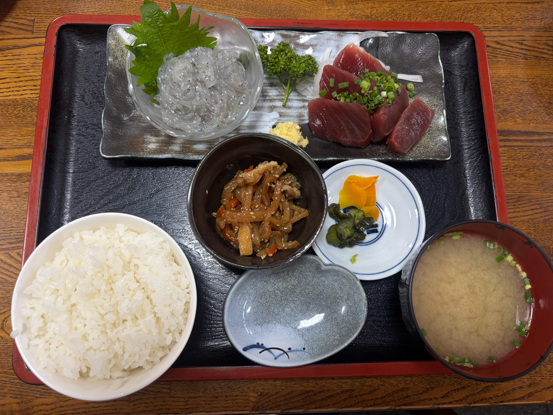生しらすとカツオのお刺身の定食