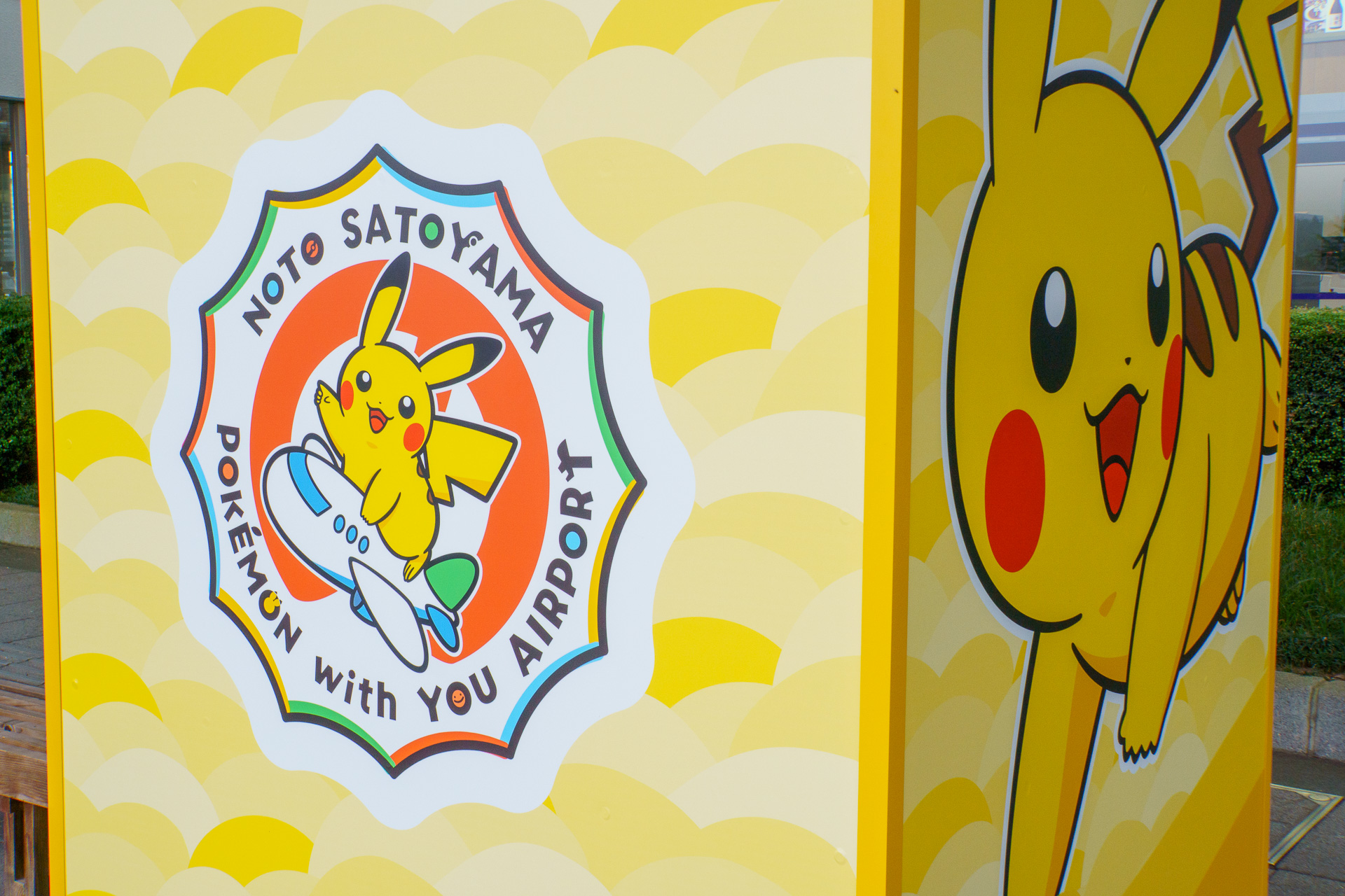 エントランスの支柱にはポケモンたちがずらりと並んでいる