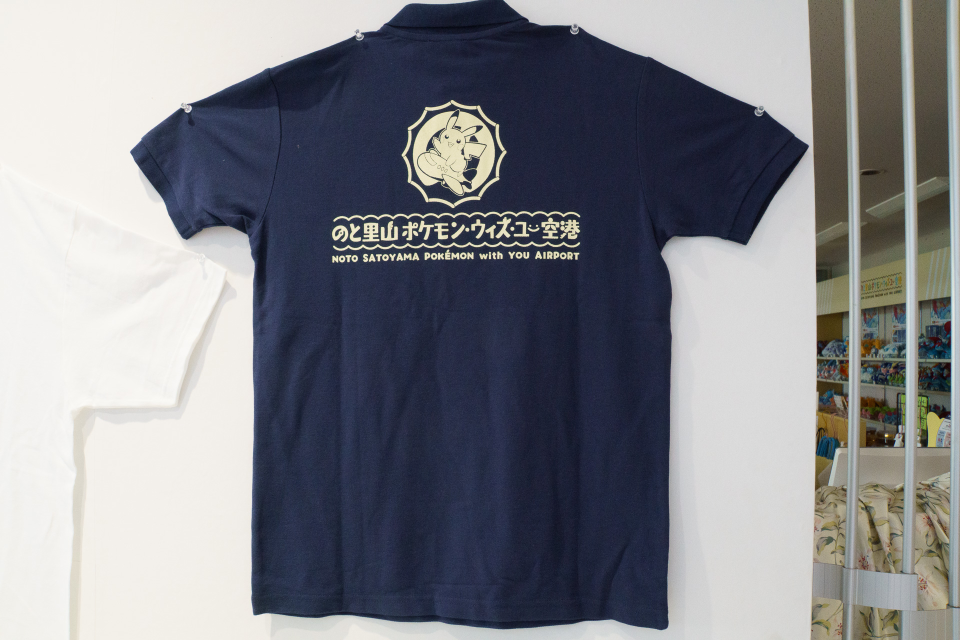 ポロシャツ（3740円、入荷時期未定）
