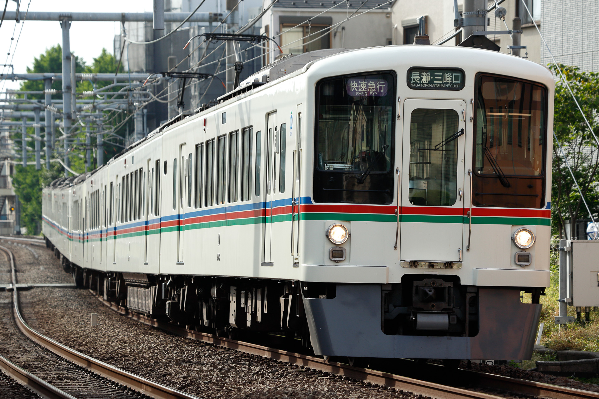 西武4000系。以前は池袋まで乗り入れていたが、現在は飯能～西武秩父間に封じ込められた