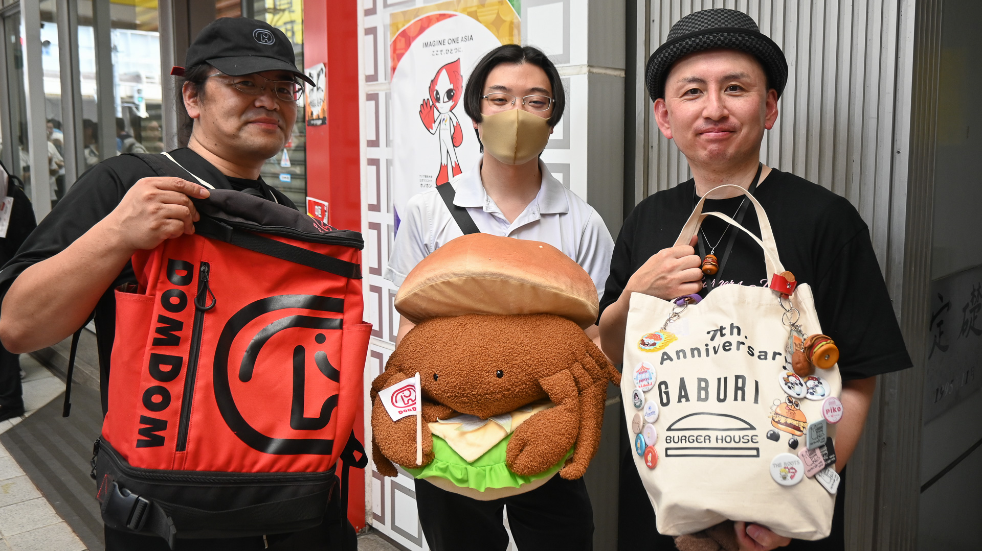 記念すべきお客さま・第1号となったお三方。普段は関東に住んでおり、マルエツ東習志野店などに足を運ぶという