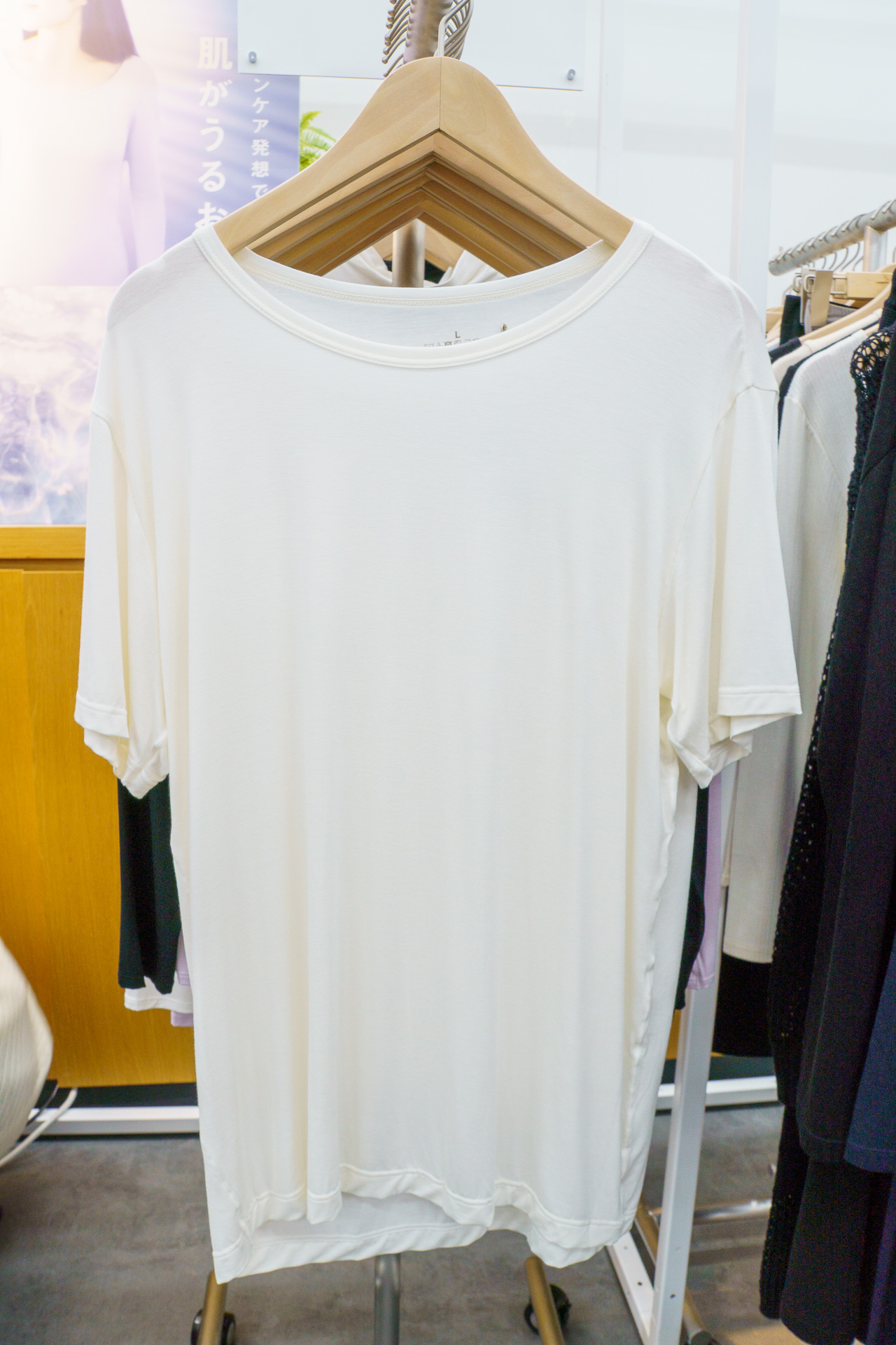 紳士 クルーネック半袖Tシャツ（2990円、オフ白・黒）