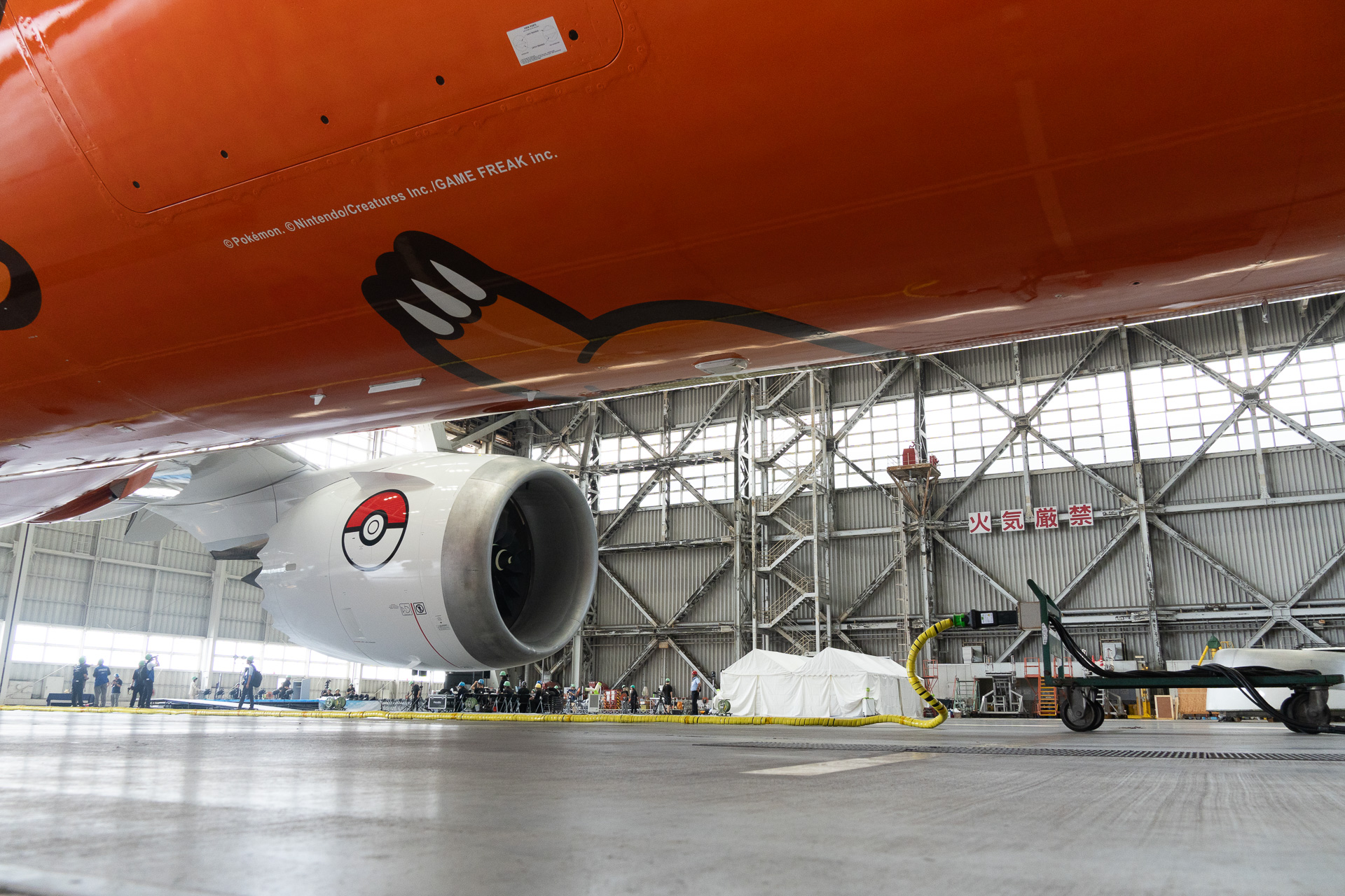 A glimpse of Charmander's feet from the left-side design can be seen on the aircraft's underbelly.