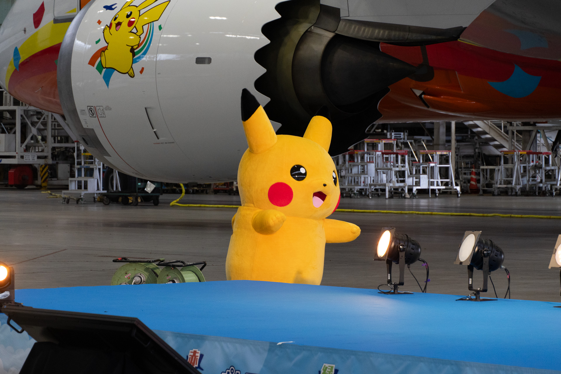 Towards the end of the ceremony, the Fire-type Pokémon and Pikachu featured on the jet made a surprise appearance, delighting attendees.