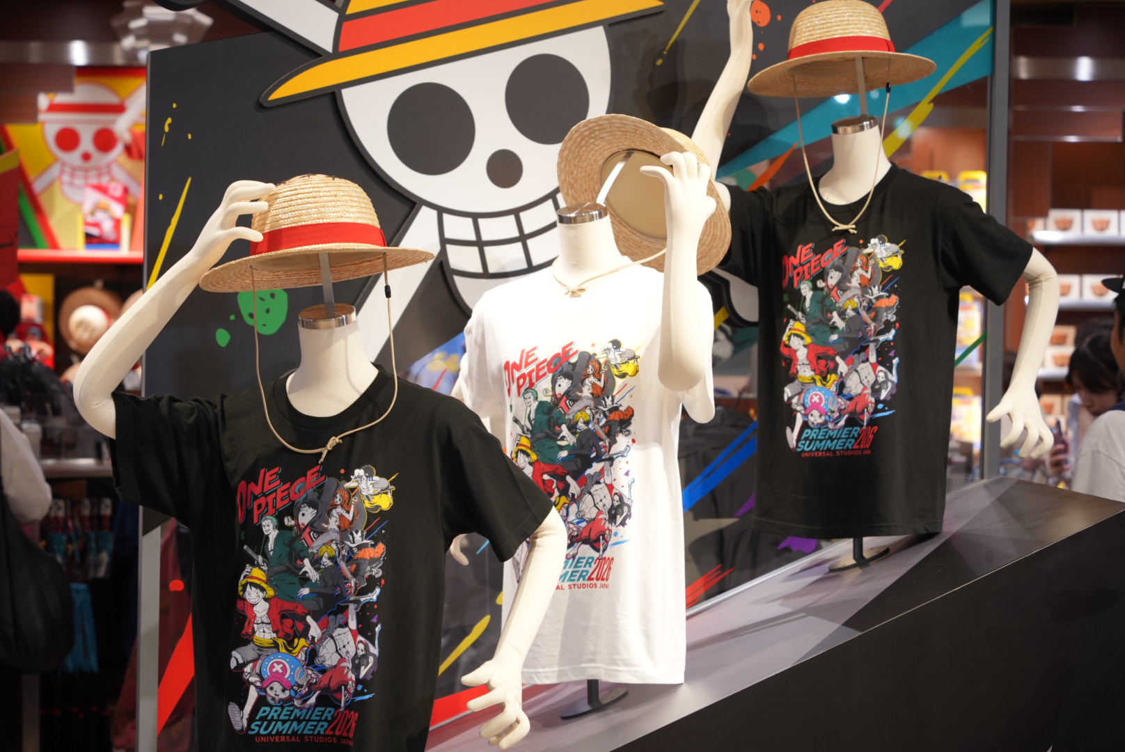 A special photo report on the "One Piece" merchandise available at the Universal Studios Store!