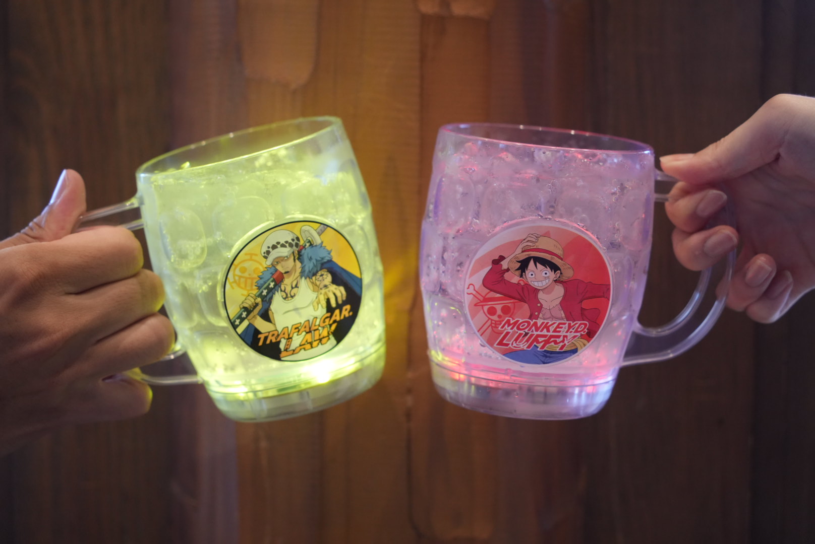 'It's a Festival! Cheers! Light-Up Drink Cup' (2200 yen). Left: Law, Right: Luffy.