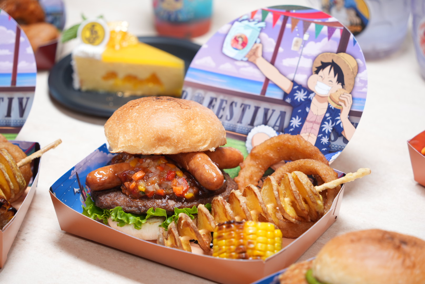 Luffy's Beef & Sausage Burger Set (2800 yen) *Includes one soft drink of your choice.