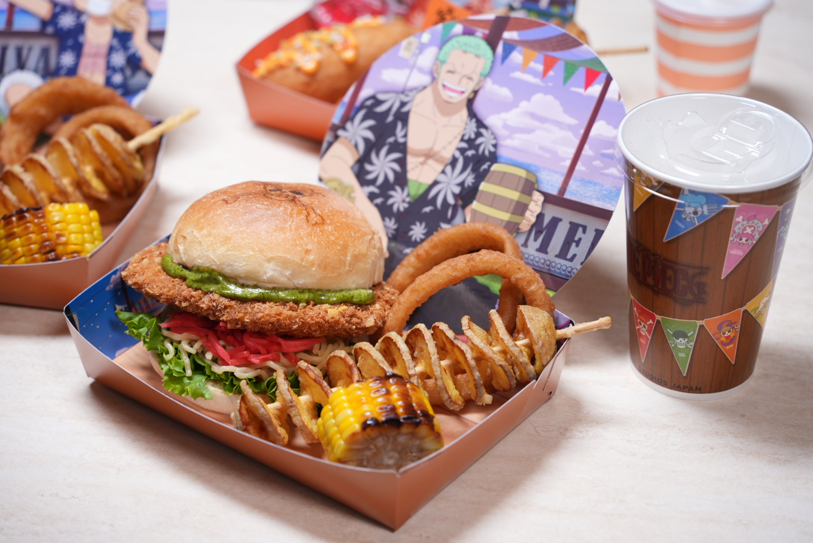 Zoro's Fish & Yakisoba Burger Set (2600 yen) *Includes one soft drink of your choice.