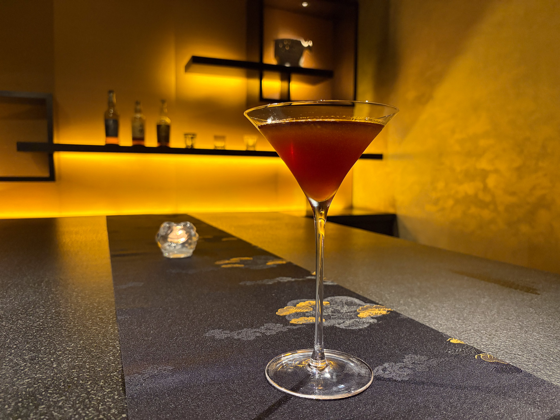 薫香bar、はじまりのカクテル「夕紅（ゆうべに）」