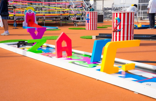 横浜ワールドポーターズ屋上にあるエンタメゴルフパーク「CRAZY GOLF（クレイジーゴルフ）」