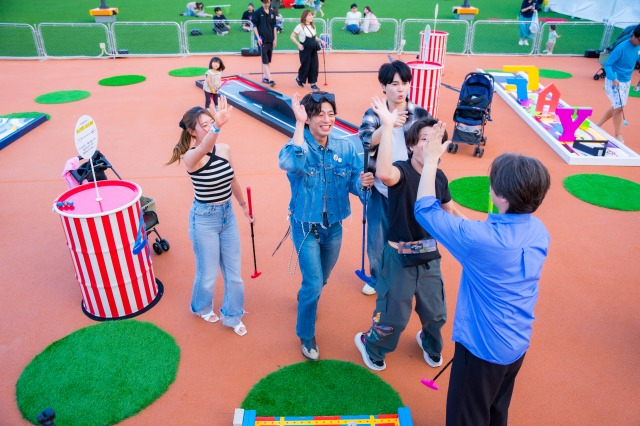 横浜ワールドポーターズ屋上にあるエンタメゴルフパーク「CRAZY GOLF（クレイジーゴルフ）」