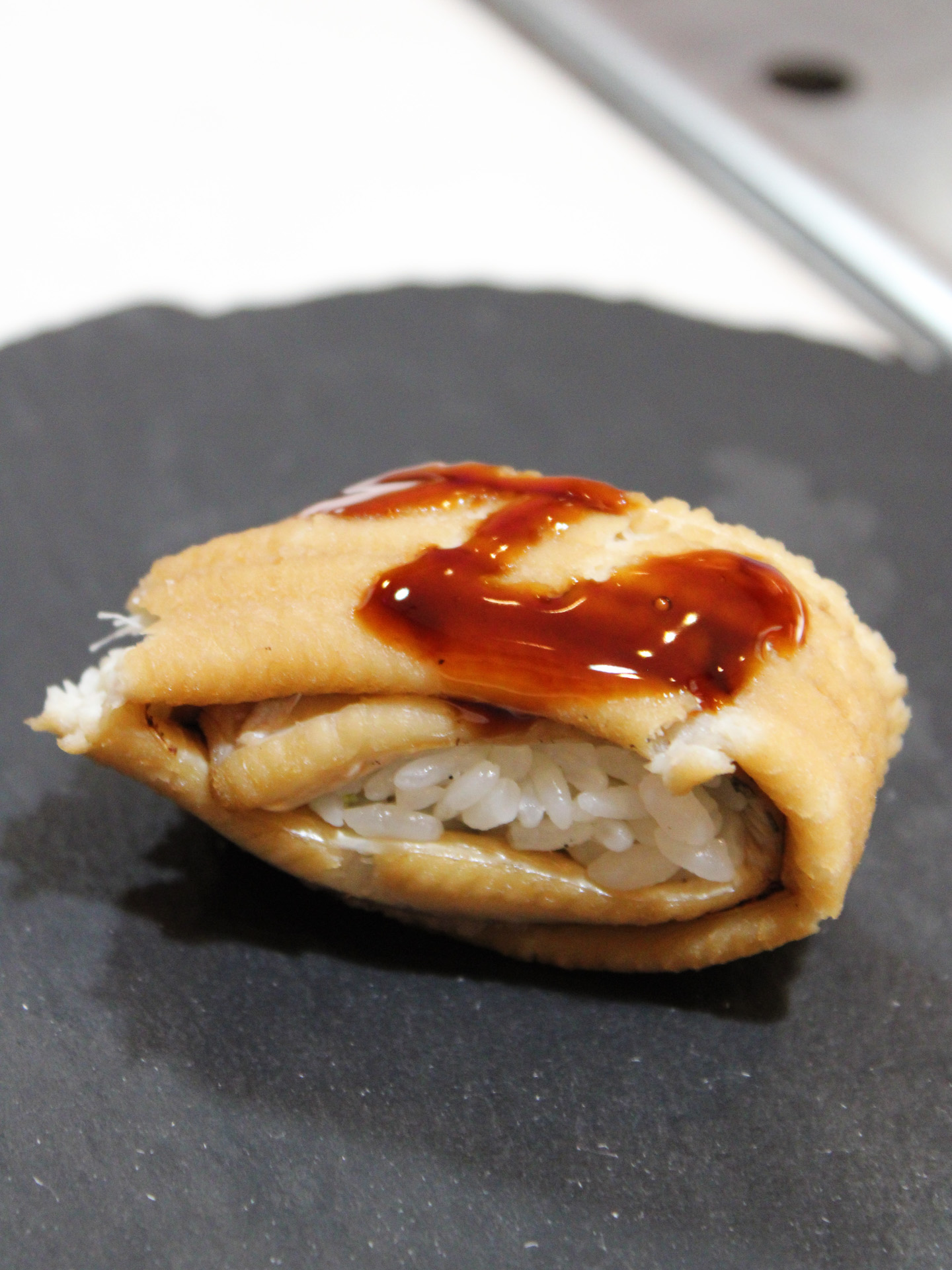 長～い穴子をくるくる巻いたにぎり