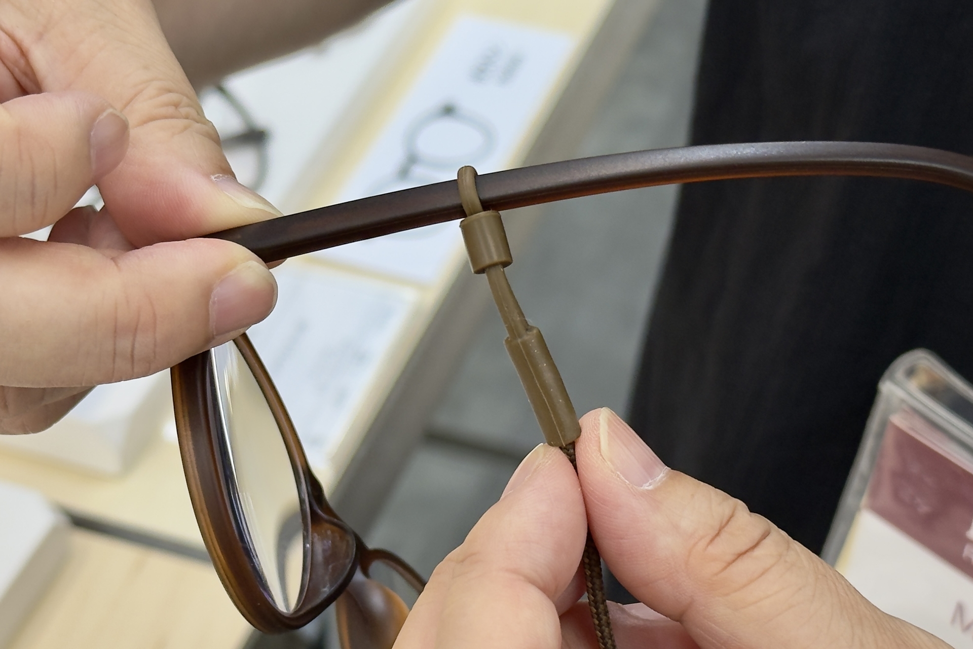 テンプルの幅にあわせてサイズ調整が可能