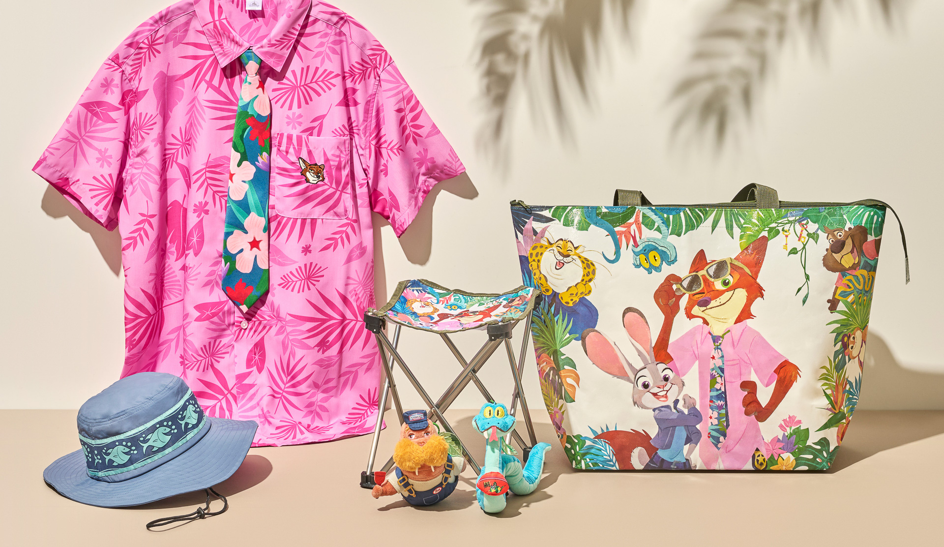 ディズニーストアから「ズートピア」デザインの新作グッズが登場。写真は、夏らしい柄とカラーの「TROPICAL ZOOTOPIA」コレクション