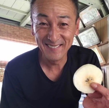 樹の上でしっかり熟してから“朝もぎ”で収穫される「まつどの梨」