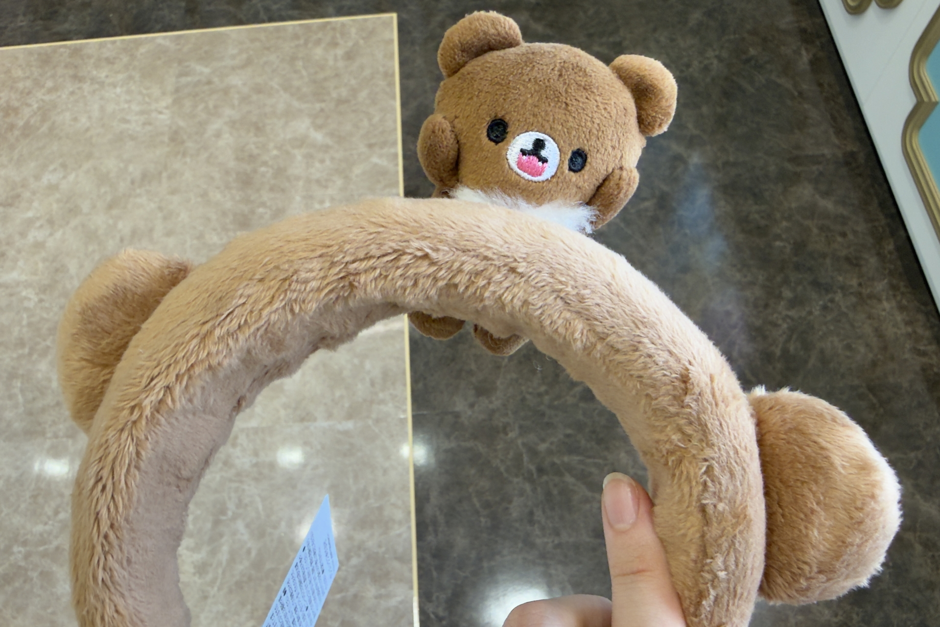 チャイロイコグマ
