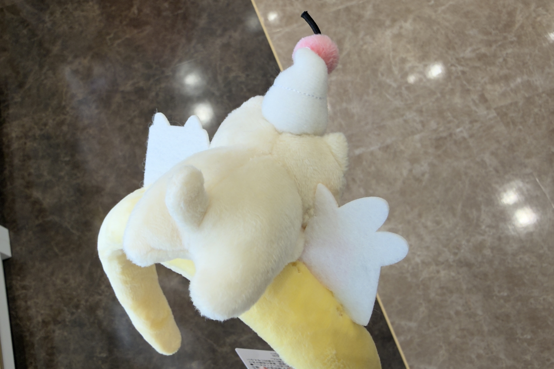 飾りはかなり立体的に作られている。どれもほしくて頭が1つじゃ足りない……。なお、内覧会では「やま」「アフロ犬」「たぴおか（ブルー）とすみっコたち」などがよく売れていた