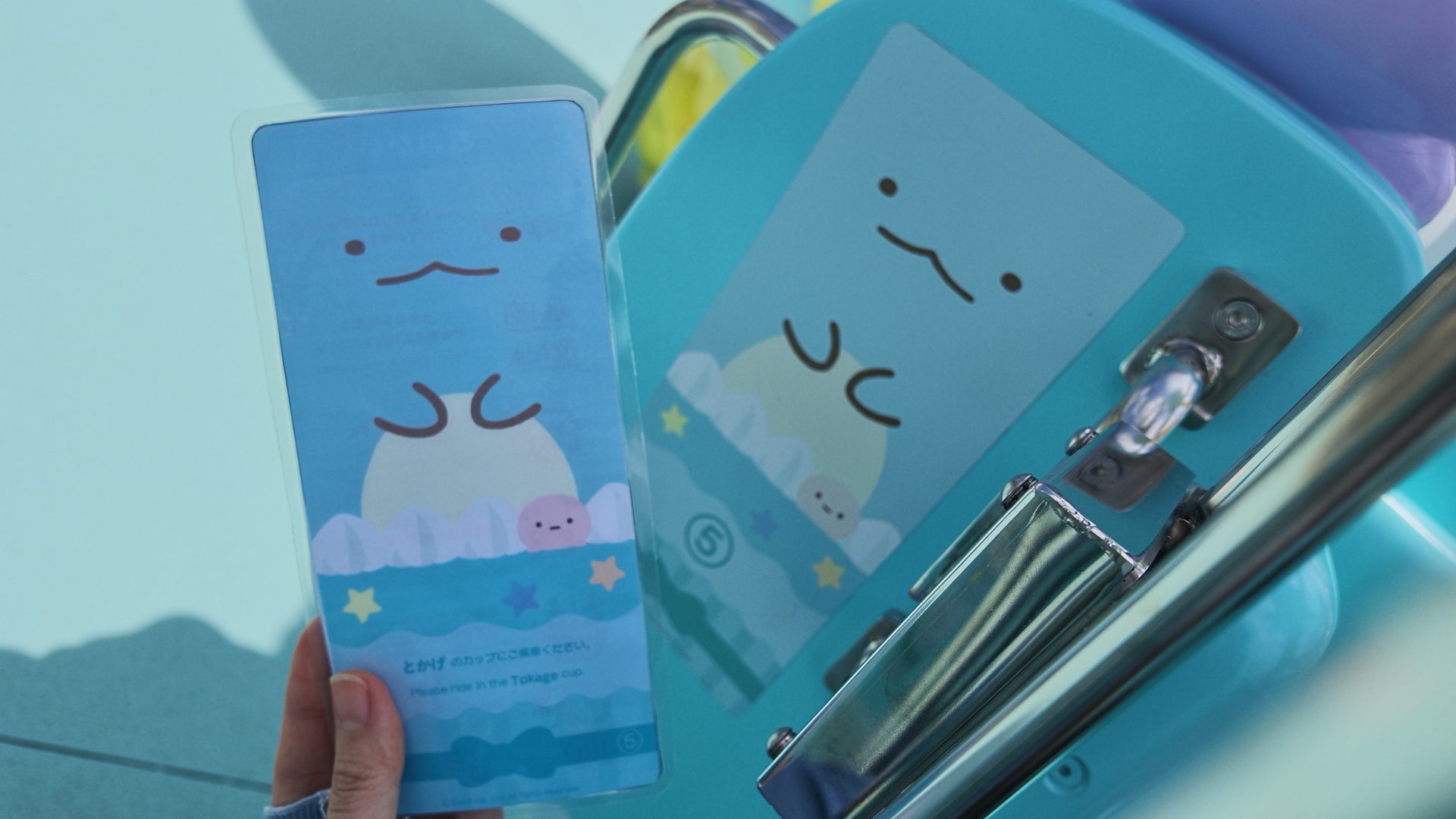 配布されたカードと同じキャラのカップケーキに乗車しよう