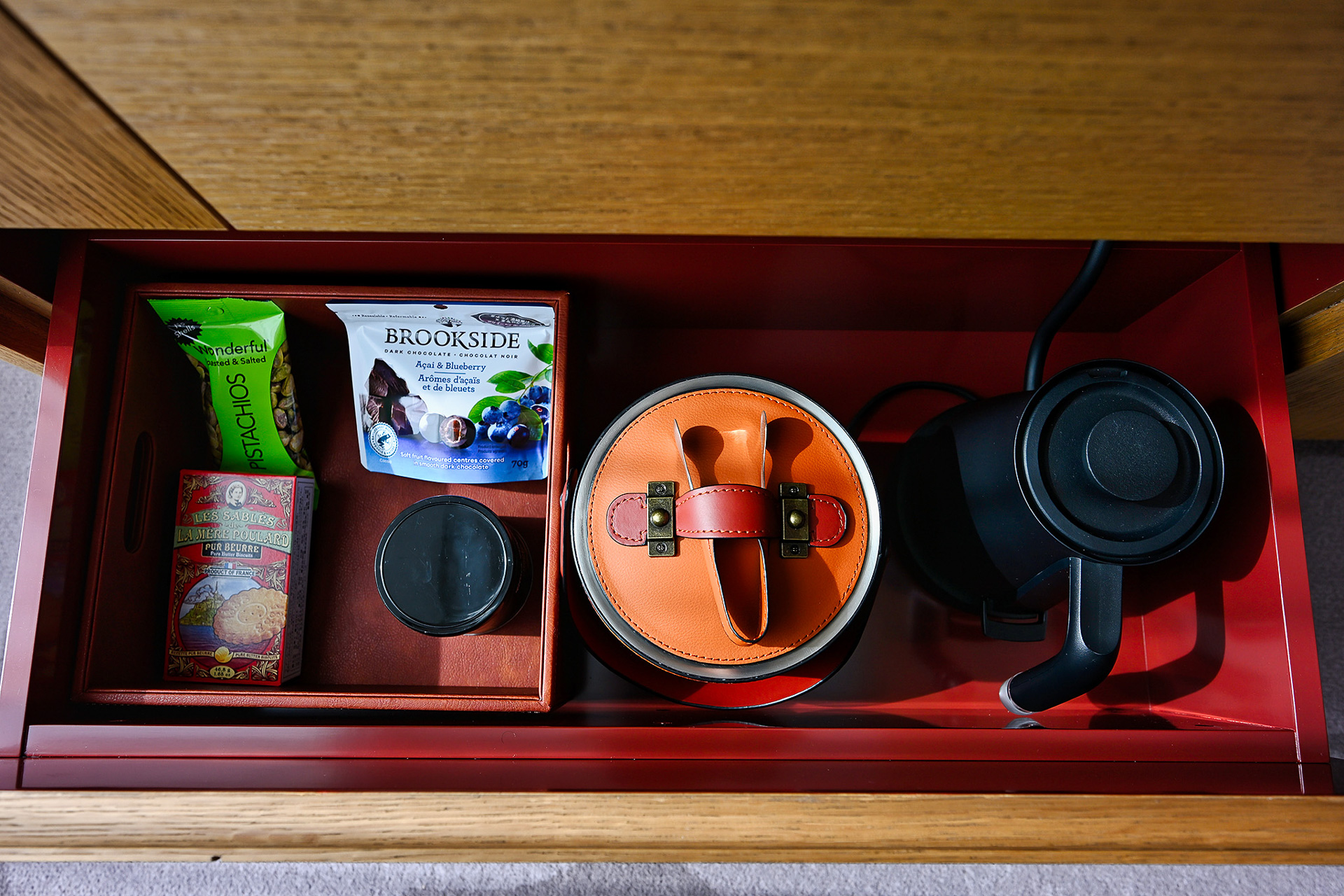 上質感あふれるミニバー。部屋での滞在をより充実させてくれそうだ
