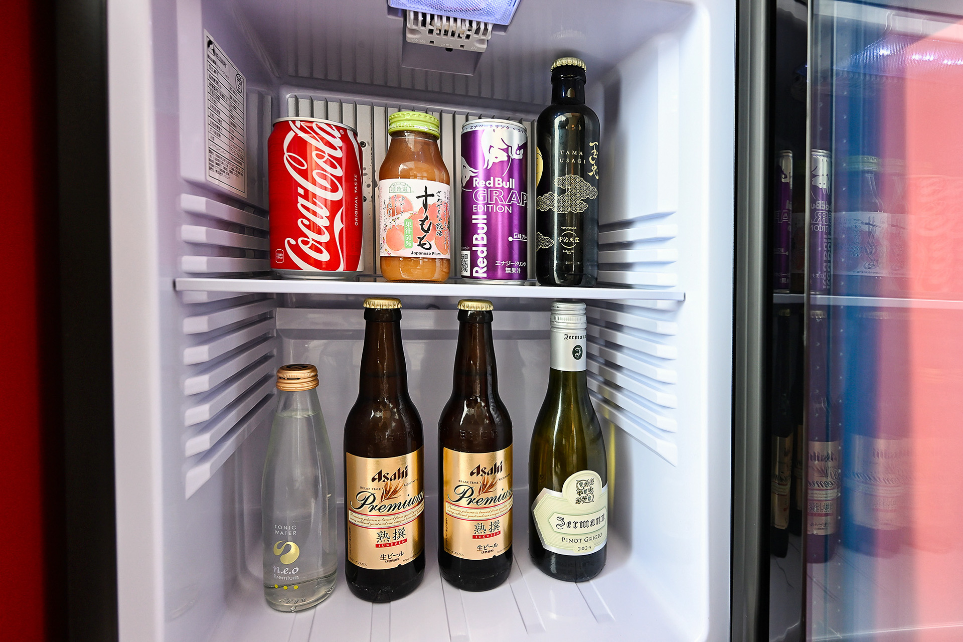 上質感あふれるミニバー。部屋での滞在をより充実させてくれそうだ