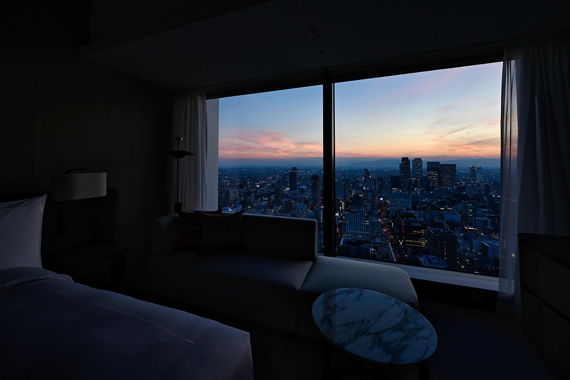 早めにチェックインを済ませ、部屋からの眺望を楽しみつつ夜を迎える