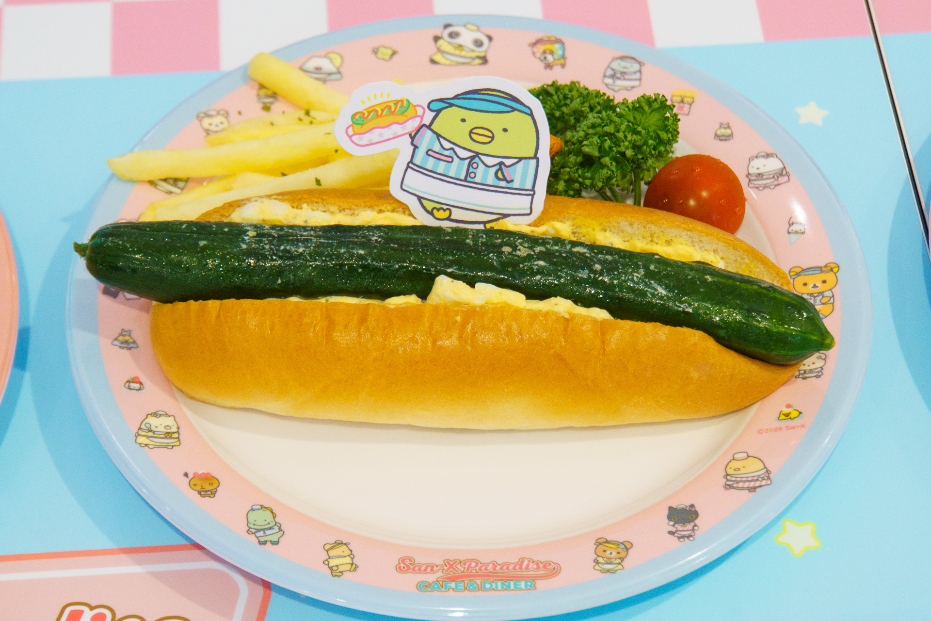 ぺんぎん？のきゅうりドッグ（900円）