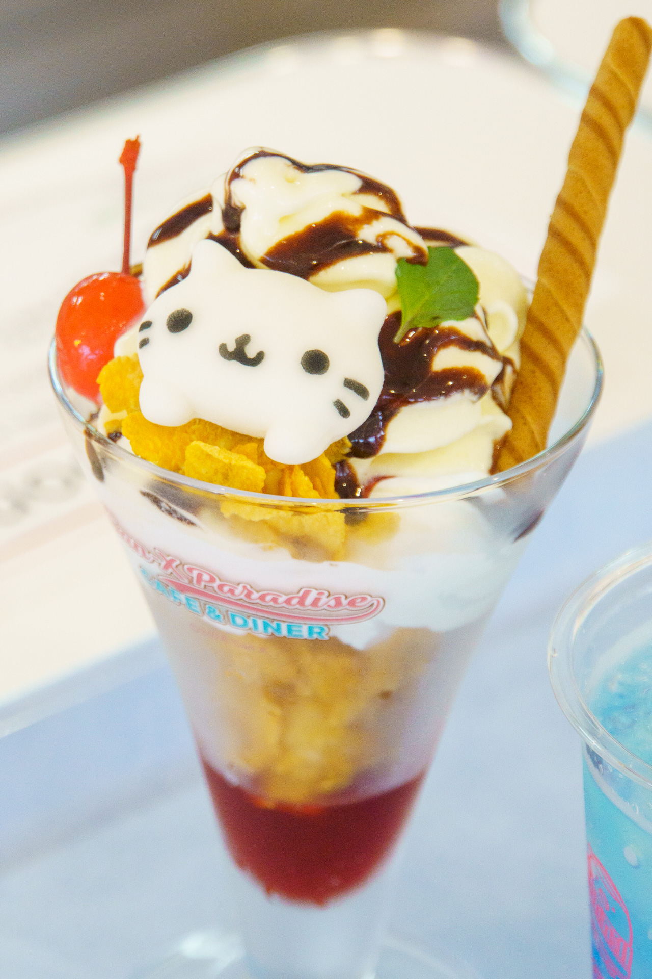 にゃんにゃんにゃんこのストロベリーパフェ（1500円）