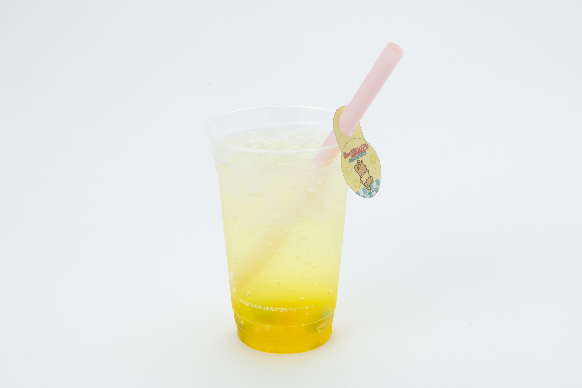ピニームーのたぴおかレモンソーダ（750円、ストロータグステッカー付き、写真提供：富士急行）