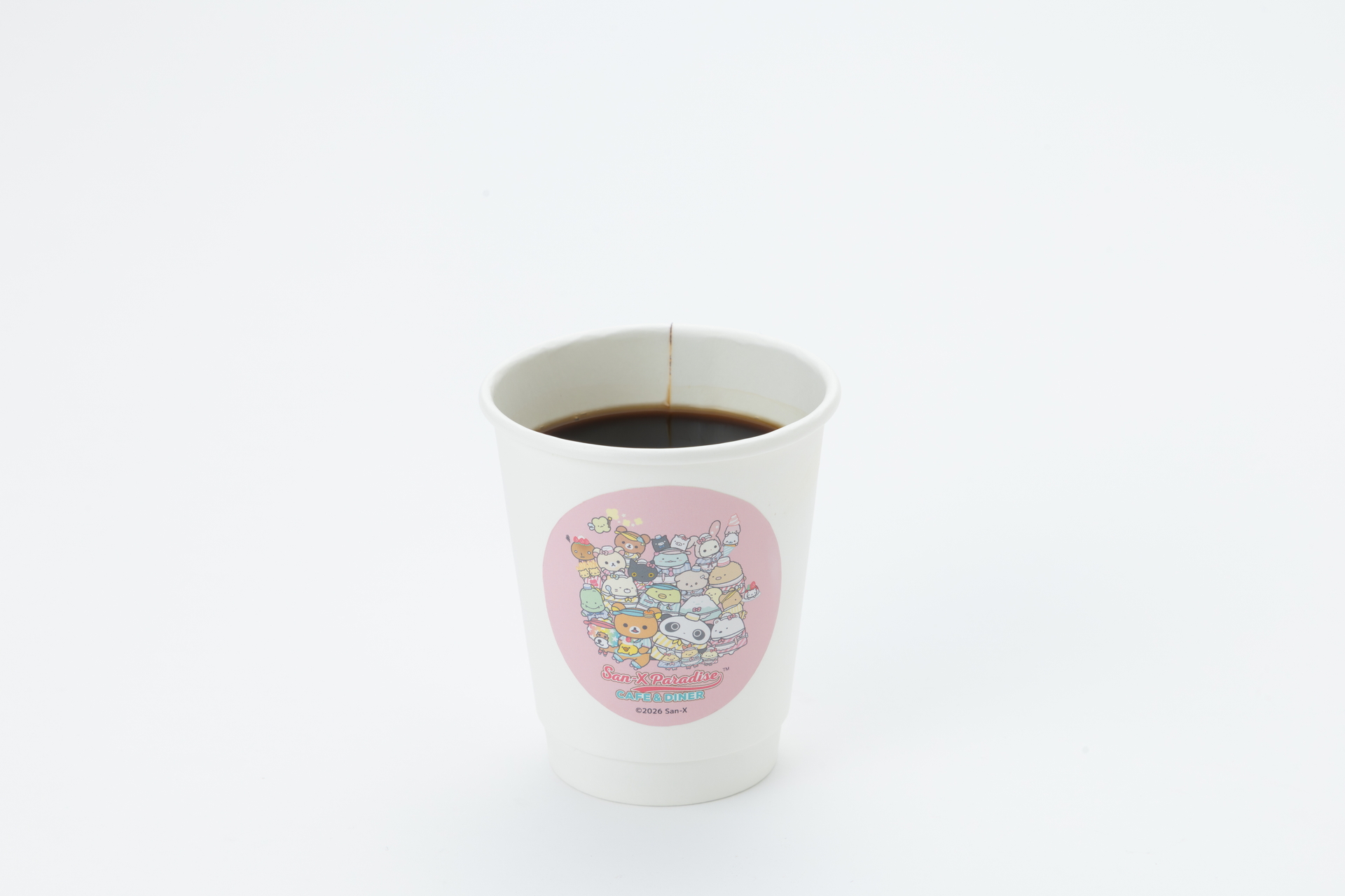 ブレンドコーヒー、カフェラテ、ダージリン紅茶（ホット各750円、アクリルチャーム付き）