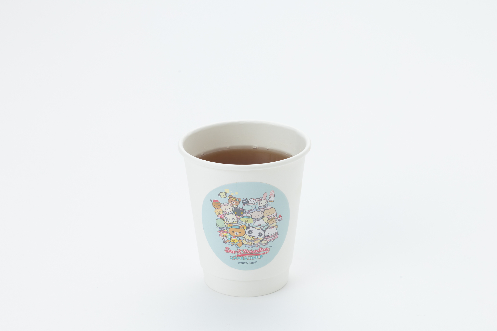 ブレンドコーヒー、カフェラテ、ダージリン紅茶（ホット各750円、アクリルチャーム付き）