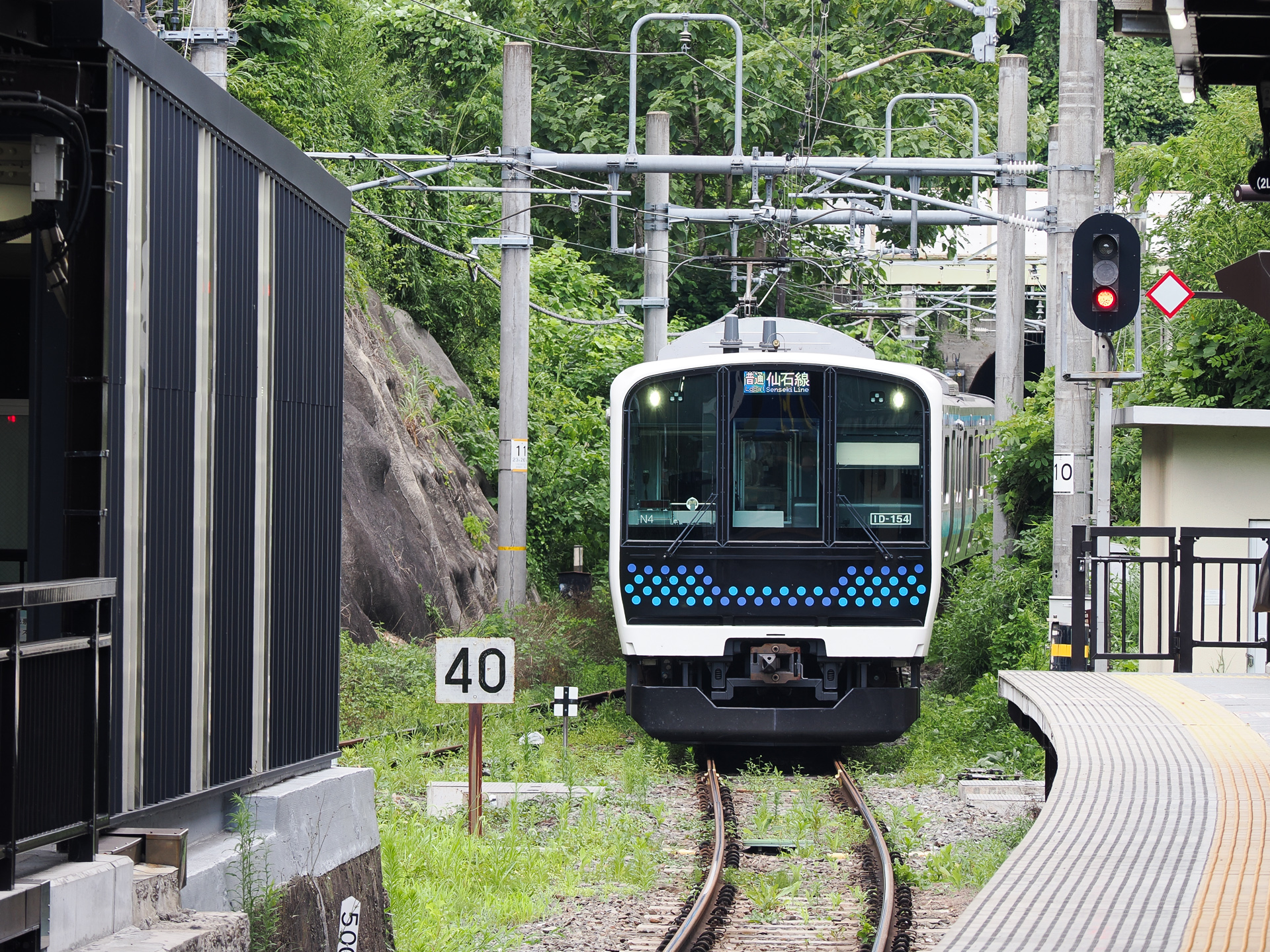 JR仙石線松島海岸駅は山間のなかにある
