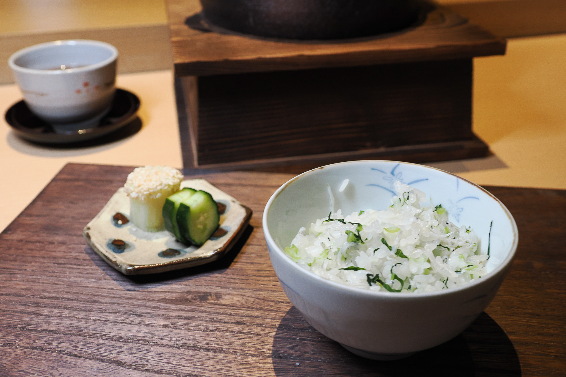 しめの食事の「北限のしらす菜ご飯釜焚き」はお釜で提供された。そして「十三浜べっこう蜆汁 香の物」