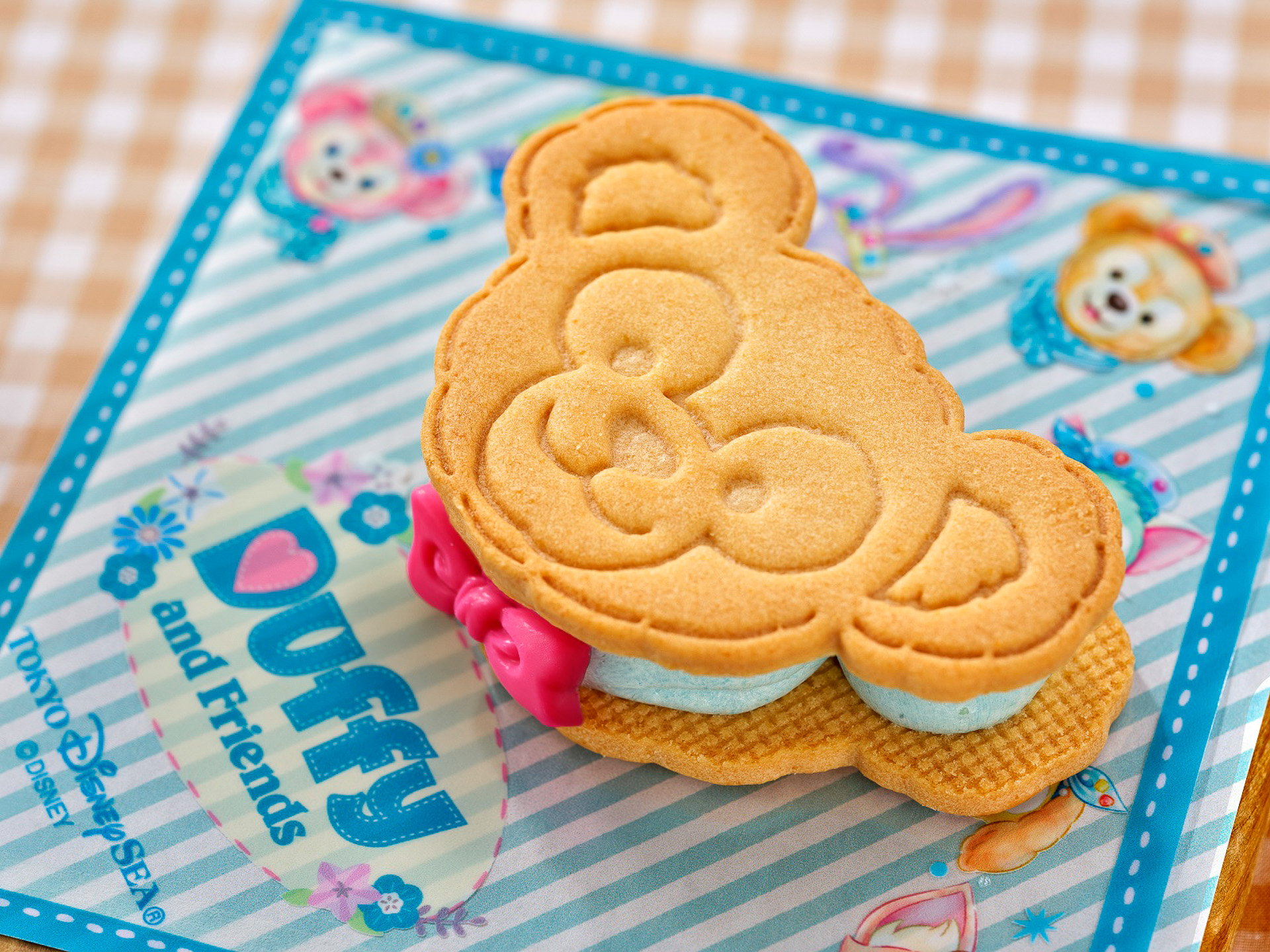 ダッフィークッキーサンド チーズ＆レモン（600円）