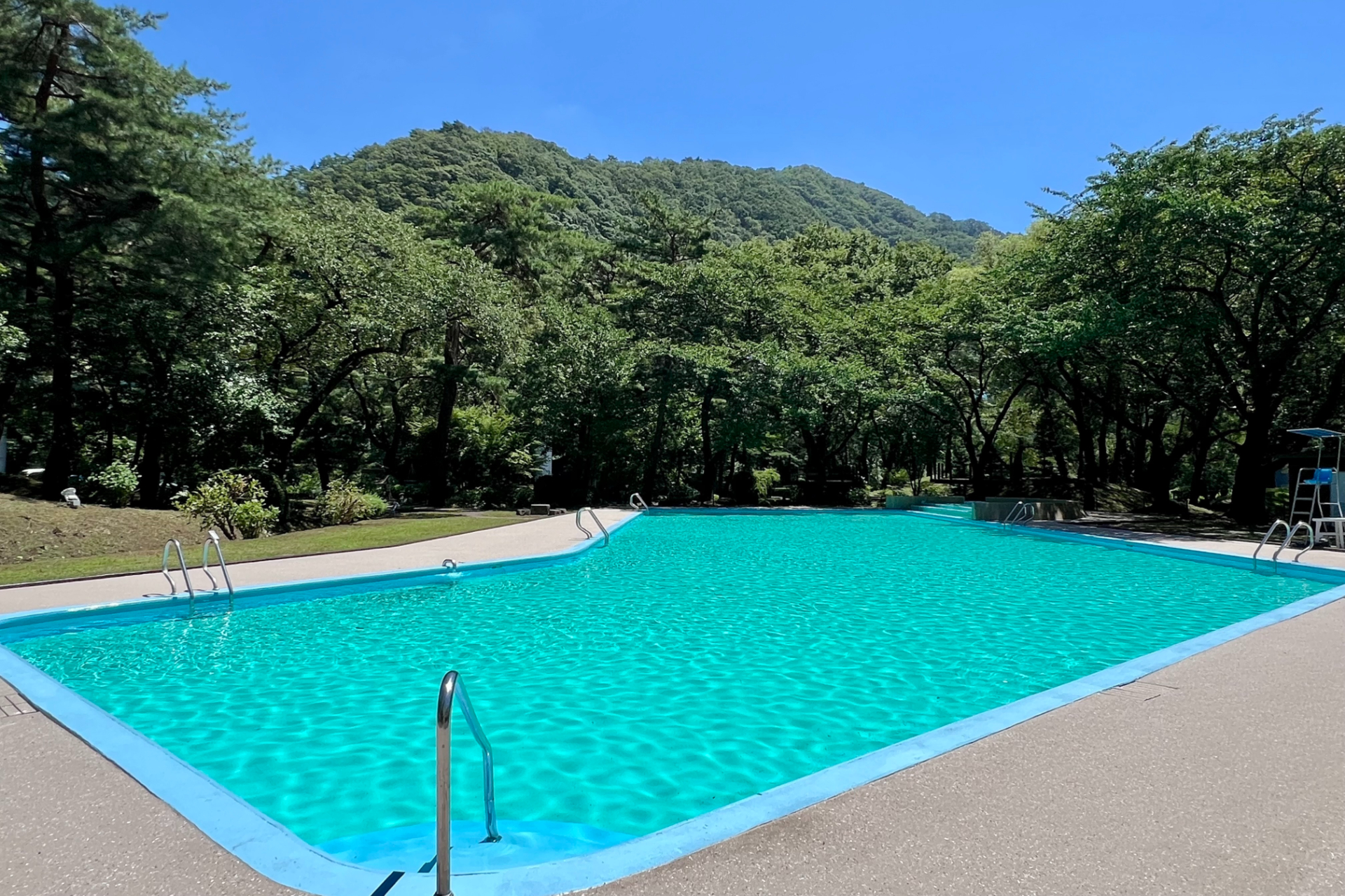 夏季限定の屋外プール