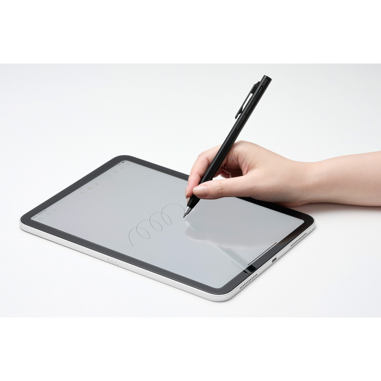 紙の書き心地とiPadでの筆記性能を2社で検証を繰り返したという