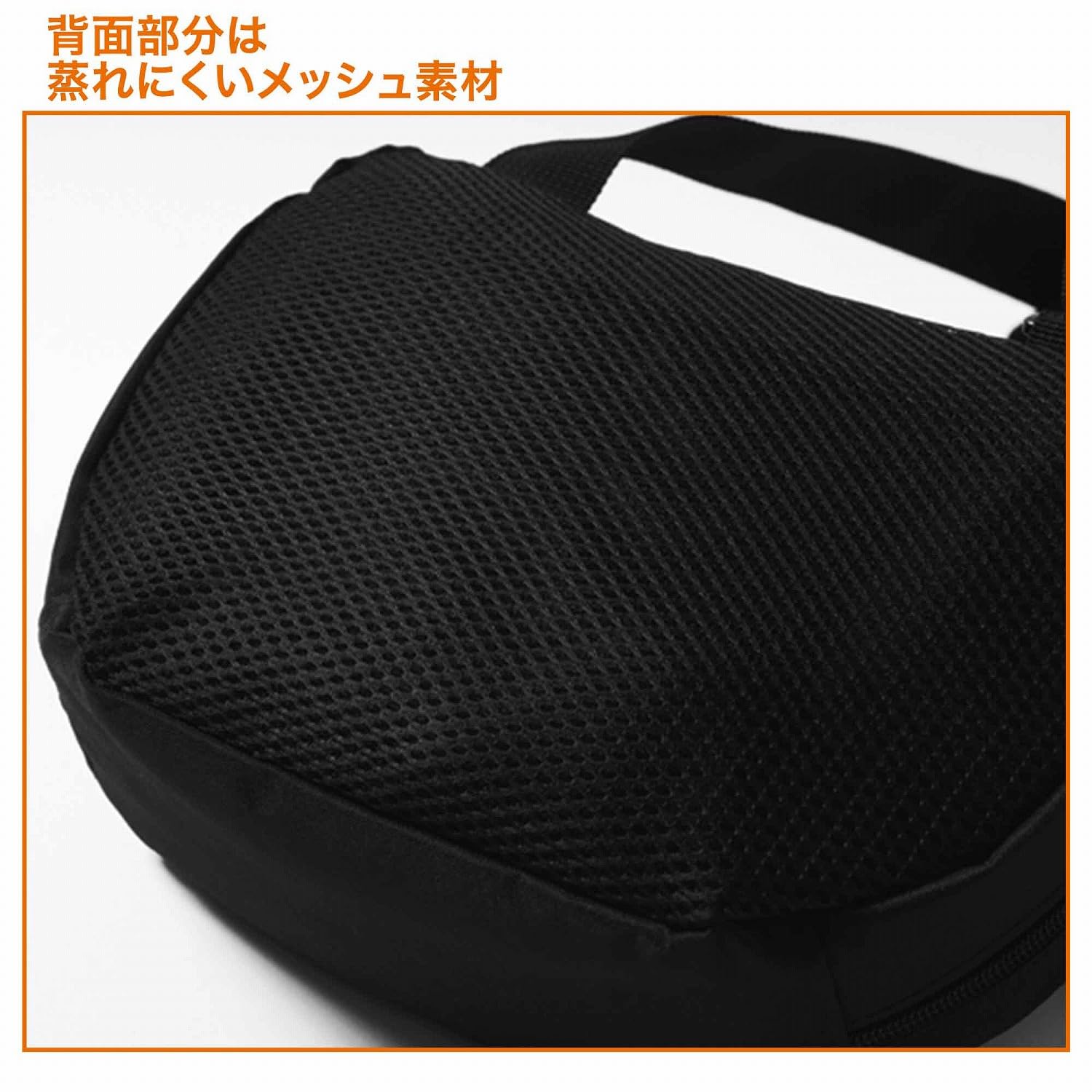 カラビナをつけられるウェビングテープ、暗所で反射して光るロゴ、背面メッシュなど、夏レジャーに便利