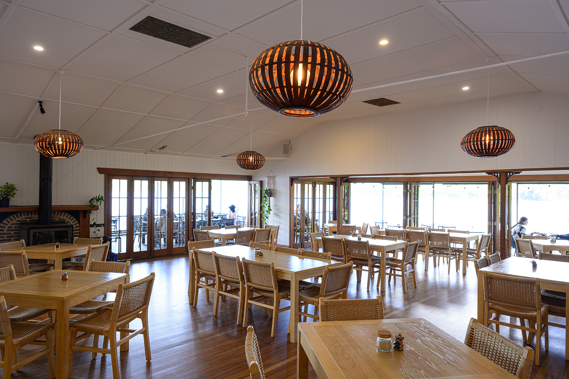 Lake Barrine Teahouseの店内。営業は15時まで