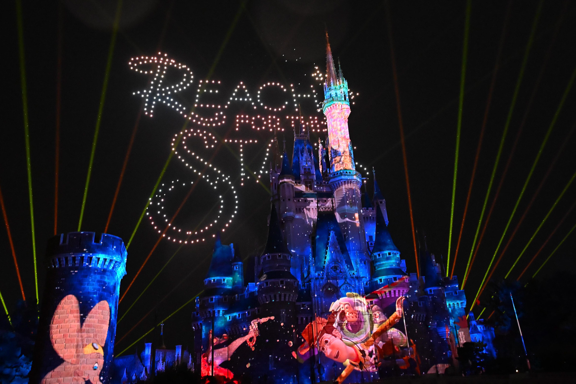 東京ディズニーランドがファンタジーランドの夜間入場規制時間を変更する