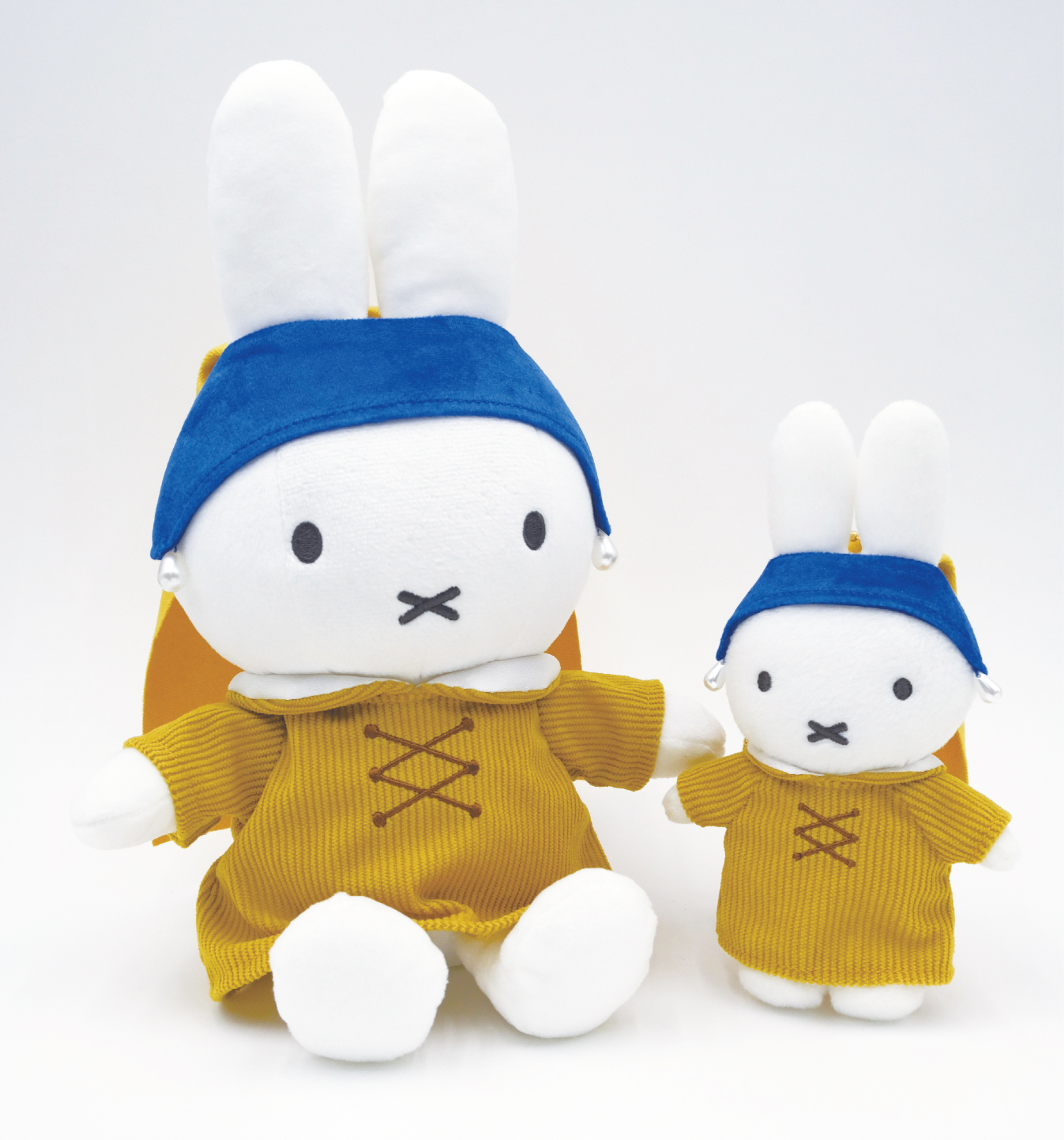ミッフィーのぬいぐるみ（5500円）、マスコット（2860円）&copy; Mercis bv