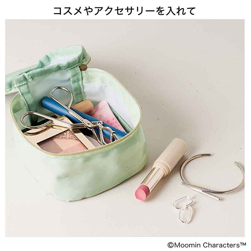 小ポーチはコスメやアクセサリー、ガジェット入れにちょうどいい約10×6×10cm（幅×奥行×高さ）