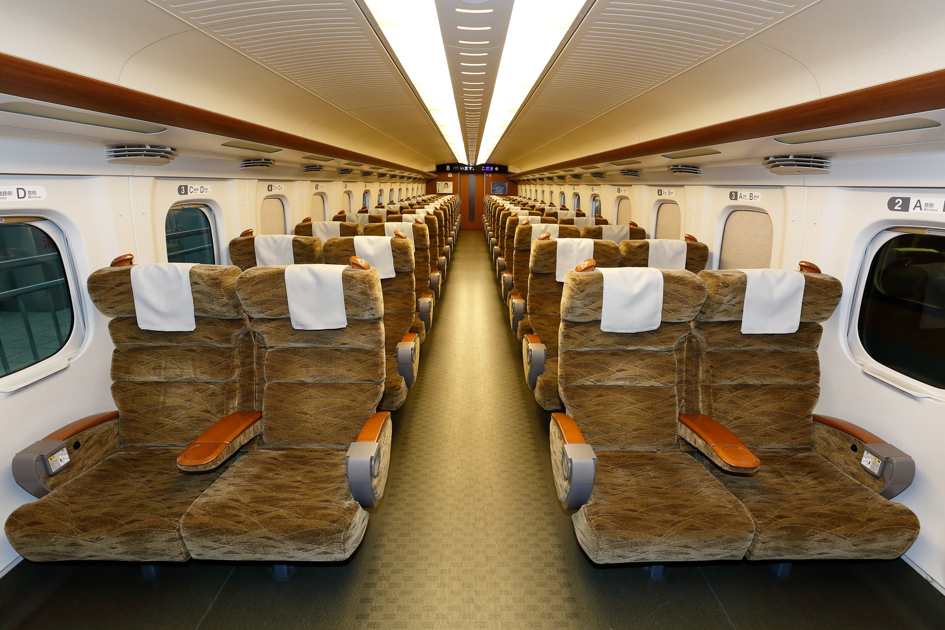 その8両編成のN700系の指定席車。4・5・7・8号車と6号車の半分がこれである