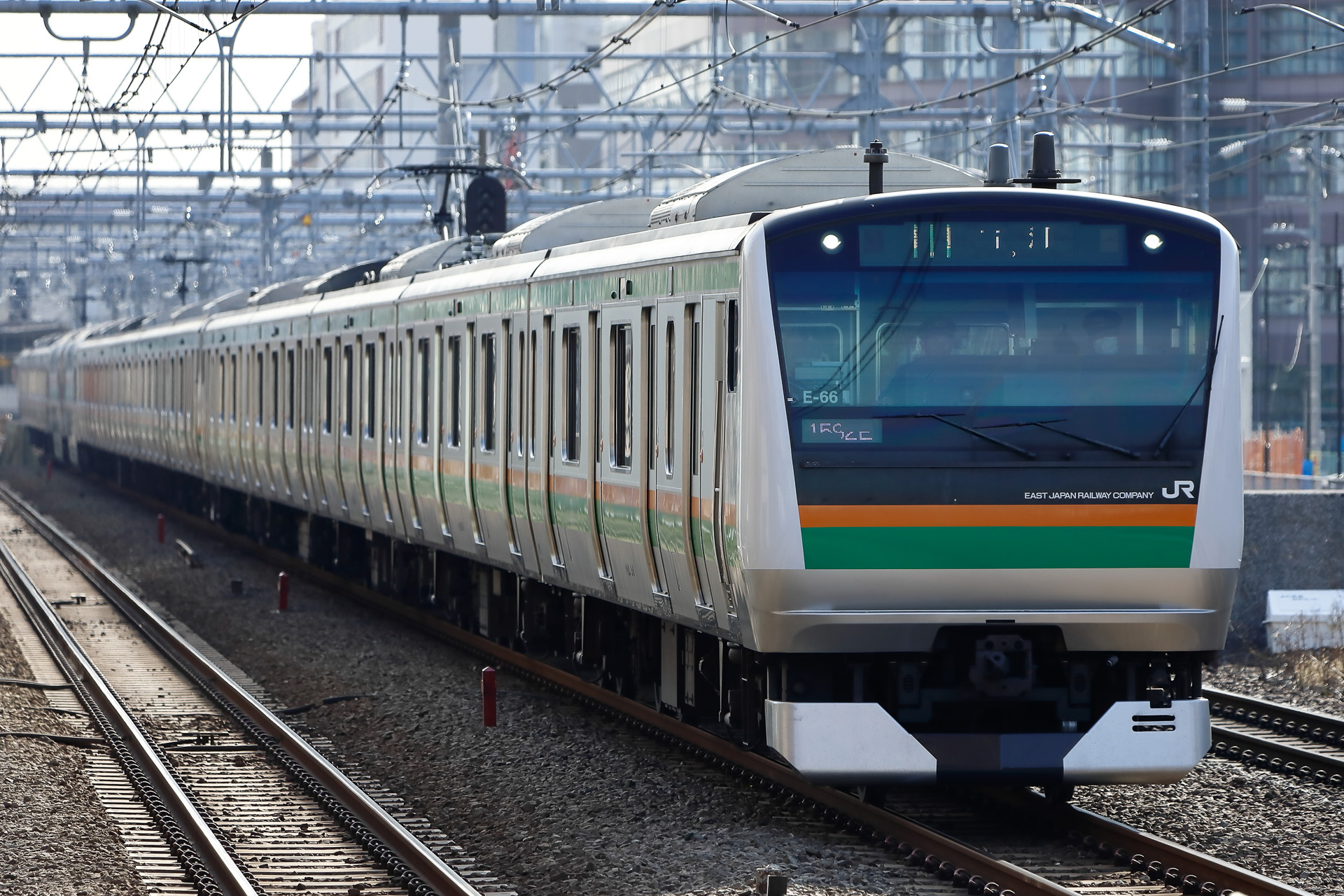 東海道本線のうち東京～熱海間はJR東日本。写真はE233系。グリーン車の組み込みもある
