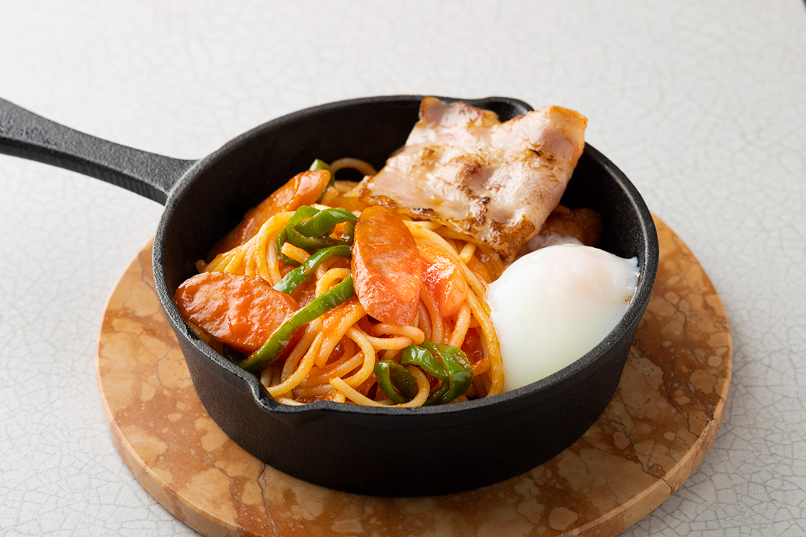 スパゲッティ ナポリタン ベーコン温玉添え