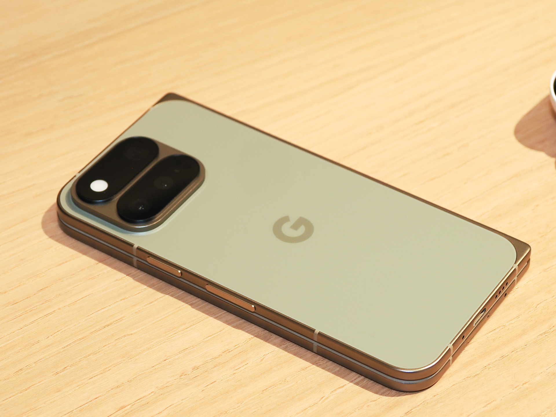 「Pixel 11 Pro Fold」のカメラレンズ側
