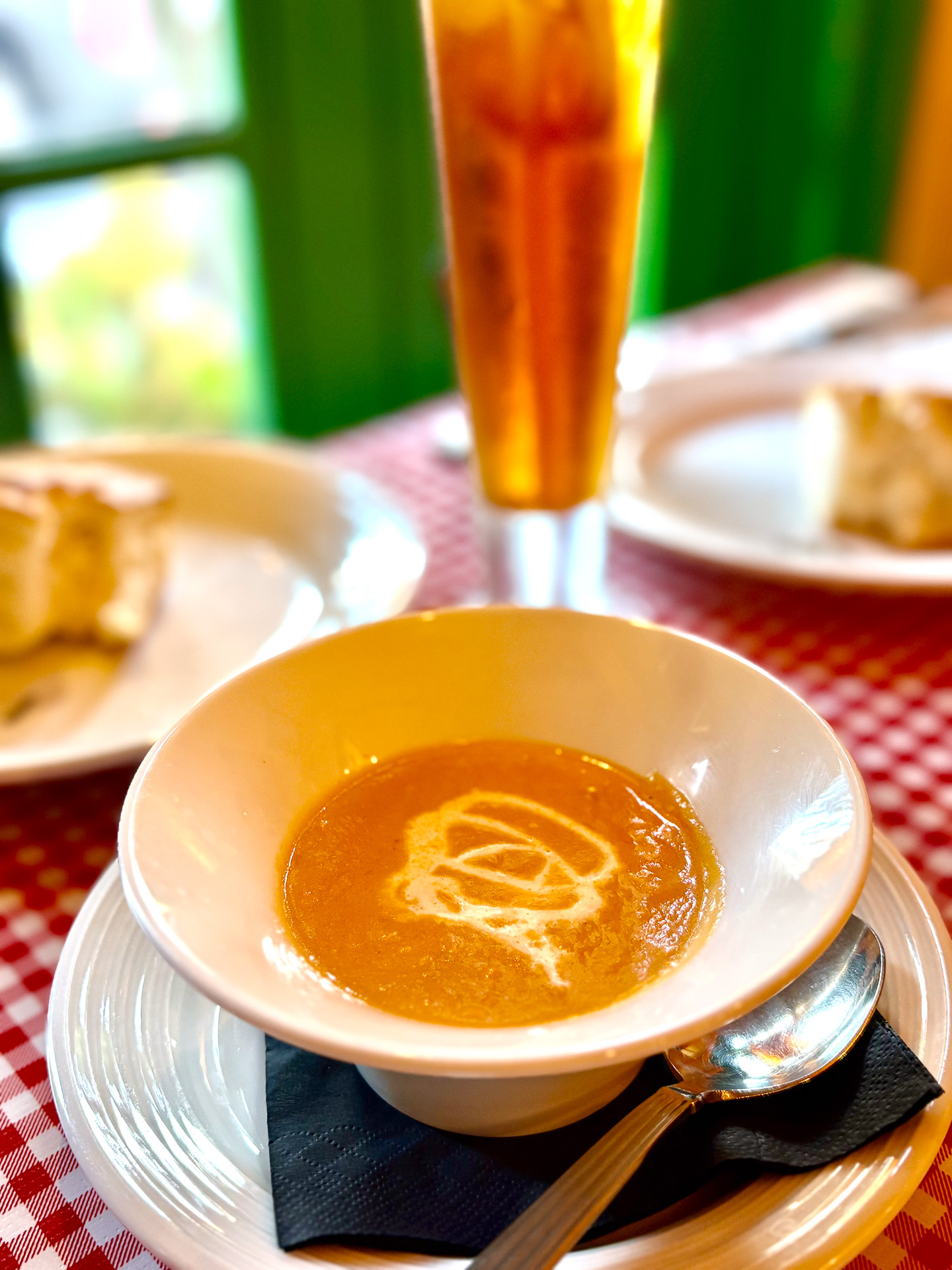ロブスターの風味豊かでクリーミーなロブスタービスク（スープ）