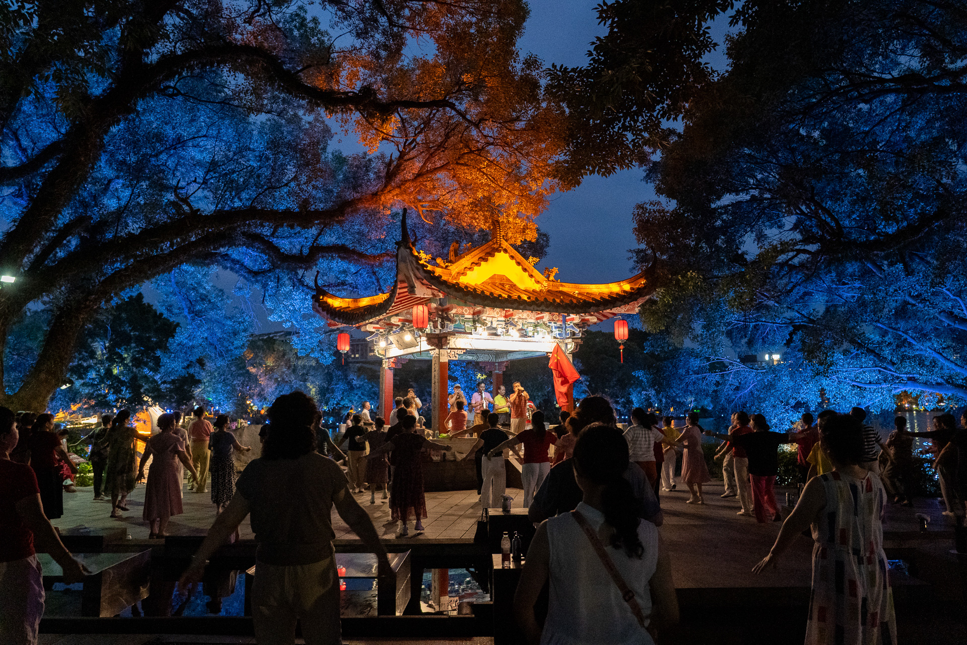 桂林の人達は踊りや歌が大好き