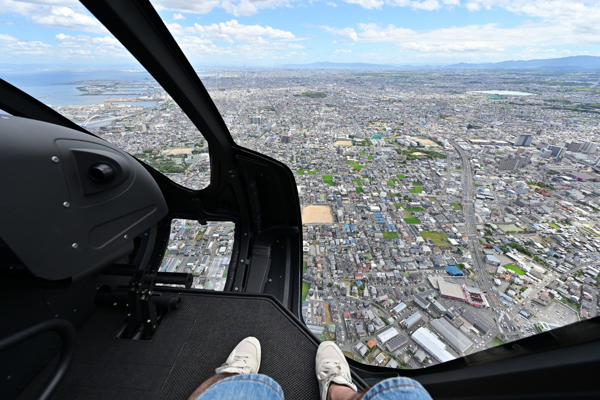 機内から見た大阪府内の市街地